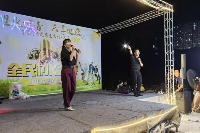 安岳龙台镇 “村 K” 火出圈，村民夜夜开 “个唱”